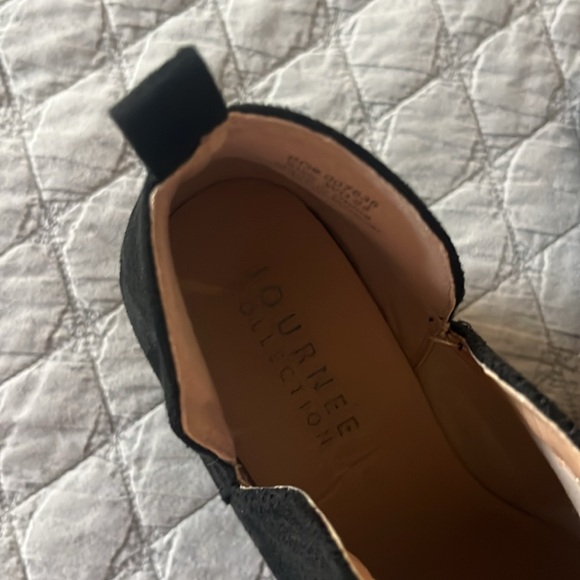 Journey Collection Black suede ankle boots size 8 1/2, Wide - Picture 6 of 6